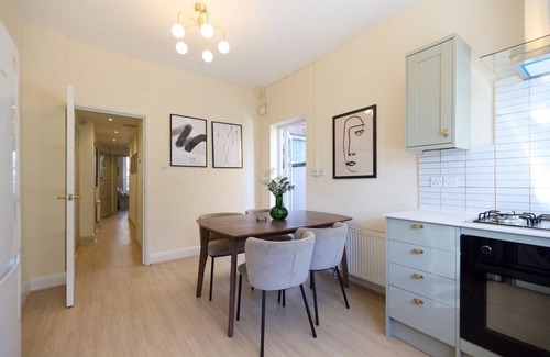 Harlesden Apartment | The Harlesden Retreat - Stunning 1BDR with Garden