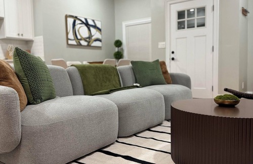 Egleston Square Apartment | The Haven - 3BR2BA Central & Cozy Retreat/Near T