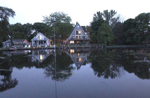 Bluffton House | "The Haven at Bluffton" Charming Chalet on the Muskegon Channel~Bring your Boat!
