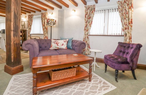 Cuddesdon Cottage | THE HAVEN COTTAGE, family friendly, with a garden in Wheatley