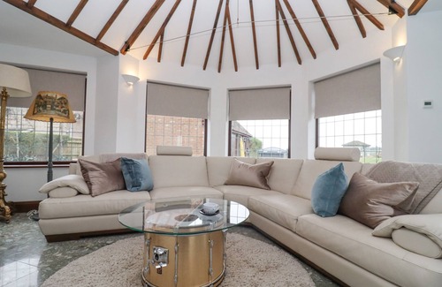 Cuddesdon Cottage | THE HAVEN COTTAGE, family friendly, with a garden in Wheatley