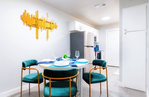 Sweetbriar Apartment | "The Haven" - Modern Cozy 2BR/1Bn2BR - 1 King Bed, 2 Double Bed