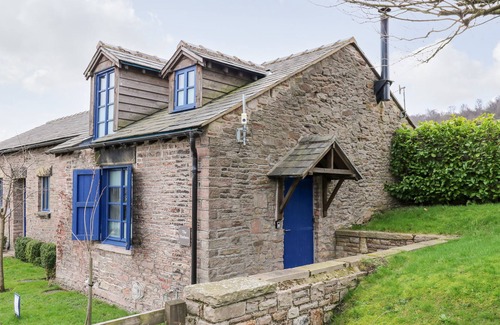 High Peak Cottage | THE HAY BARN, pet friendly, with open fire in New Mills