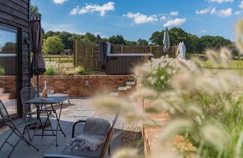 Etchinghill Cottage | The Hayloft by Bloom Stays - beautiful location with hot tub