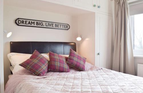 Milford Haven House | The Hays