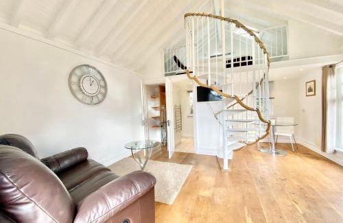 Stroud House | The Hazeling Hideaway