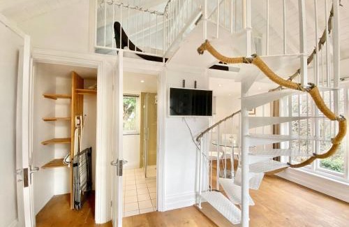 Stroud House | The Hazeling Hideaway