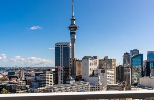 Auckland Central Business District Apartment | The Heart of City Living with Incredible City & Skytower View Nearby Queen St