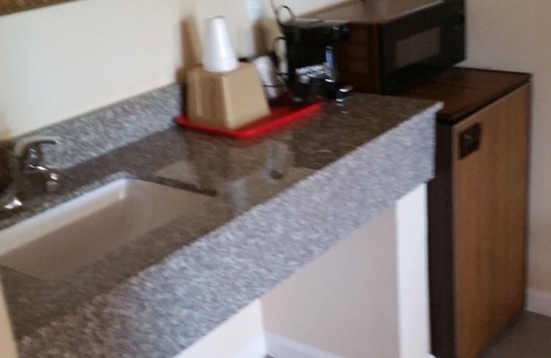 East Oak Hill Hotel | The Heart of Texas Motel