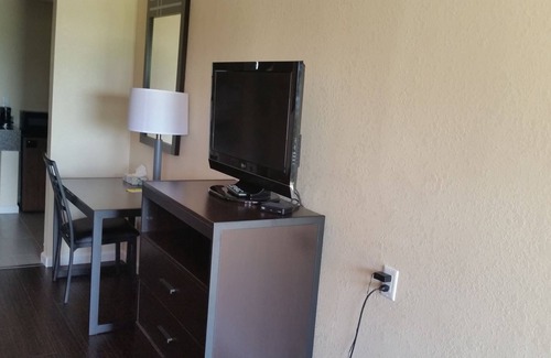 East Oak Hill Hotel | The Heart of Texas Motel