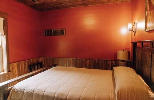 Dundee Cabin | The Heartland Suite: Luxury, Lodge Suite in Amish Country, Ohio
