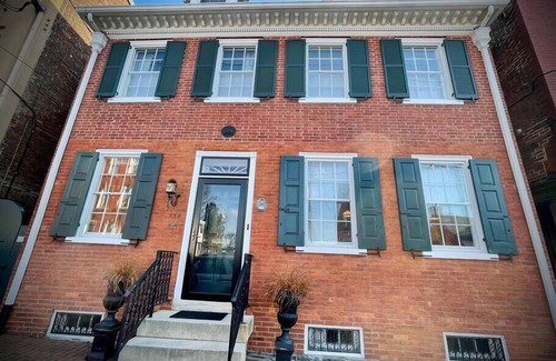 Lancaster House | THE HENDEL HOUSE - COLONIAL DOWNTOWN LANCASTER