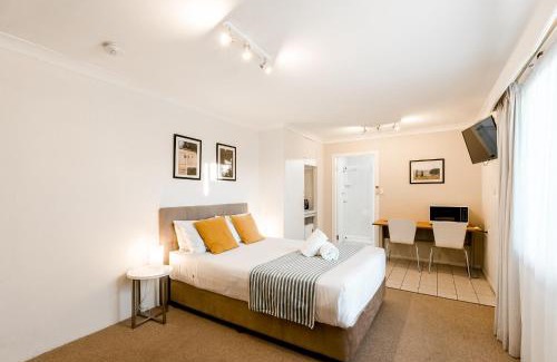 Tenterfield Hotel | The Henry Parkes Tenterfield