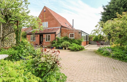 West Beckham Cottage | THE HERMITAGE, family friendly, with open fire in Sheringham