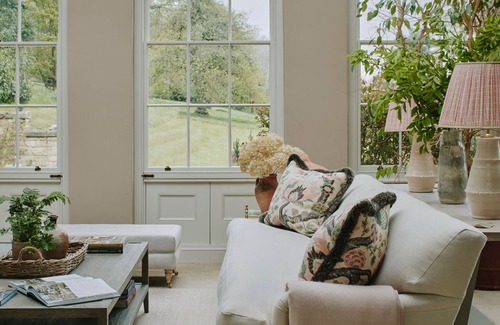 Cheltenham House | The Hewletts is an impeccably restored and exquisitely-presented Georgian manor home