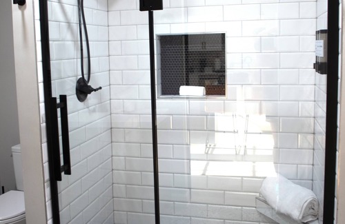 New Century House | The Hidden Gem 2-bedroom Guesthouse in Edgerton with full kitchen