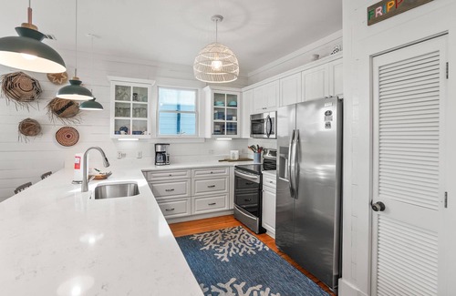 Bonito Boathouses House | The Hidden Palm: Luxurious 5-Bed Home, Screened Porches, Game Room & Marsh Views!