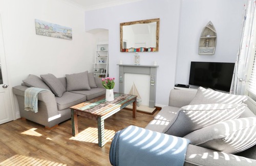 Marske-by-the-Sea Cottage | THE HIDE AWAY, pet friendly, with a garden in Marske-By-The-Sea