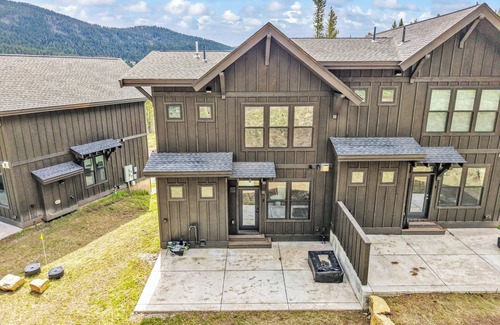 Bozeman House | The Hideaway at Bridger with direct access to Cross Cut