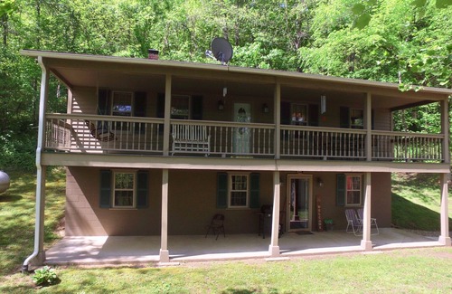 Sharpsburg House | The Hideaway at Buck Ridge. Pet friendly.