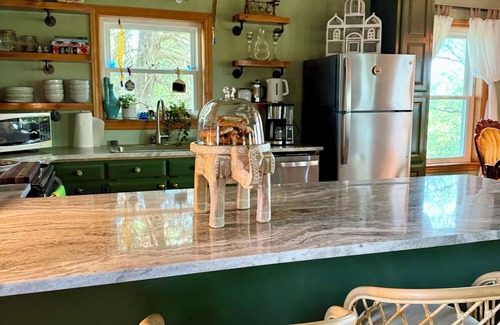 Eureka Springs House | The Hideaway House at The Bluebird - 3 bed/4 bath, pet friendly, hot tub!