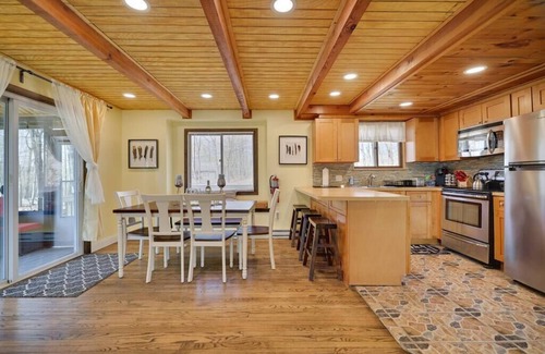 Bushkill House | The Hideaway - Saw Creek Estates