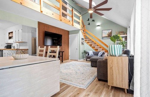 Southmont House | The High Rock Hideout is a 3-bedroom home on High Rock Lake