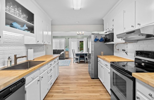 Southmont House | The High Rock Hideout is a 3-bedroom home on High Rock Lake
