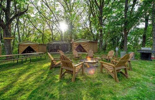 East Troy Apartment | The Hilton - Group Platform Tent Glampsite