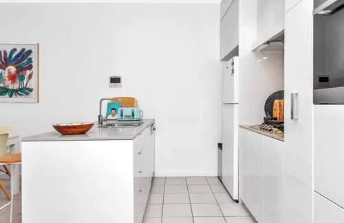 Adelaide Central Business District Apartment | The Hindmarsh Hotel style Pad with Hills Panorama