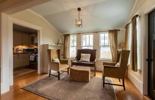 Manteo House | The Historic Austin House in Downtown Manteo