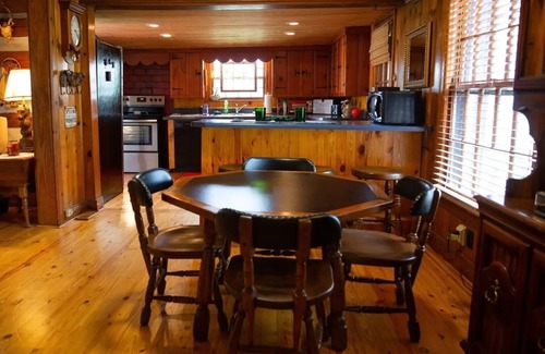 Hendersonville House | The Historic CHARTER HOUSE