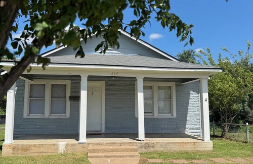 Chandler House | The Historic Hideaway - Charming home on iconic Rout 66 in Chandler, OK