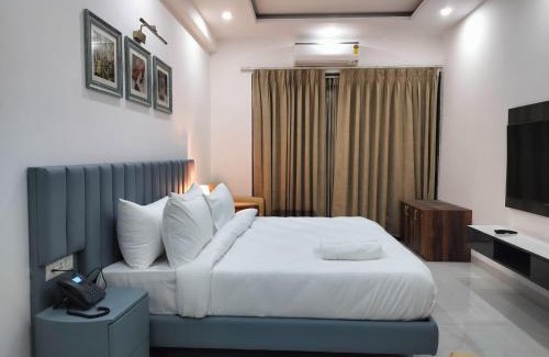 Old Gurgaon Hotel | The Hoften Elite 32 Avenue, Sector 15, Gurugram