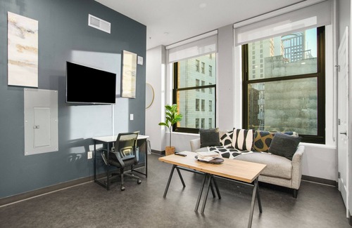 Downtown Pittsburgh Apartment | The HomeBase Suite at Stadium and Downtown