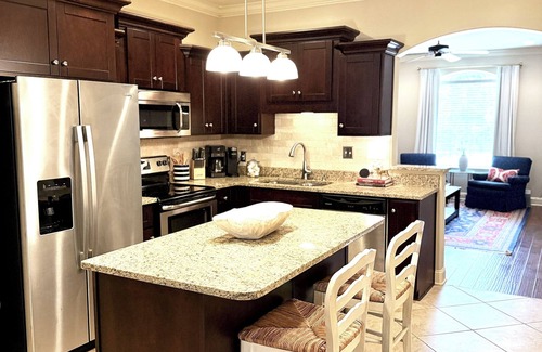 Oxford House | The Hotty Toddy Townhouse! Sleeps 8, 3 Bedrooms, 3.5 baths & 2 miles from Campus
