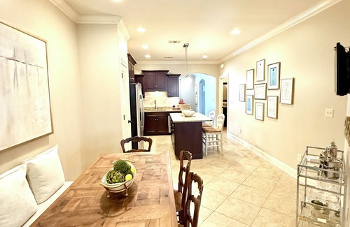 Oxford House | The Hotty Toddy Townhouse! Sleeps 8, 3 Bedrooms, 3.5 baths & 2 miles from Campus