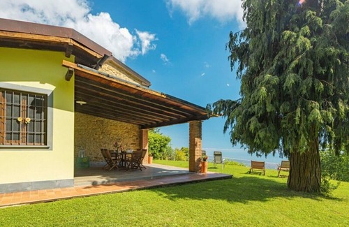 Montignoso House | the house in the woods! suitable for families