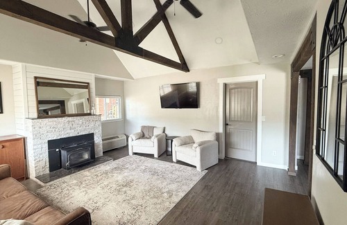 Kanab House | The House on 100 West. Walk to downtown. Easy drive to Zion and North Rim.