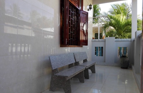 East Ham Tien Beach House | The House with 3 bedrooms and big garden