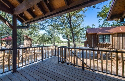 Elm Mott RV Rental | The Hummingbird 15 MIN to Magnolia & Baylor