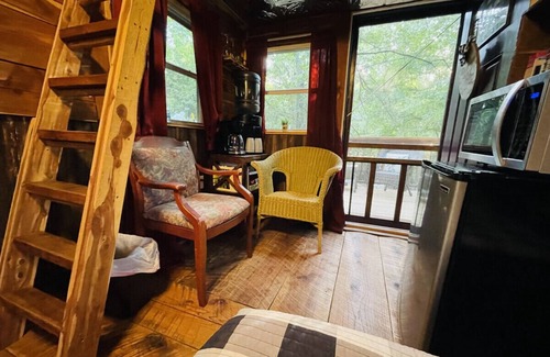 Checotah Cabin | The Hummingbird Treehouse