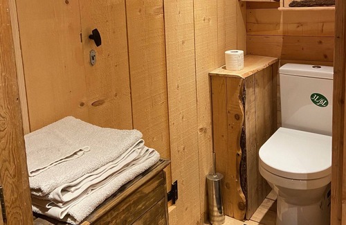 Apt Cabin | The Hut of Happiness
