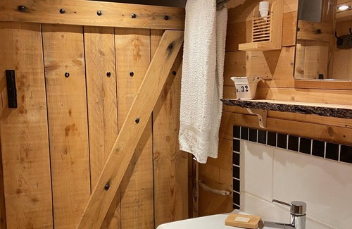 Apt Cabin | The Hut of Happiness