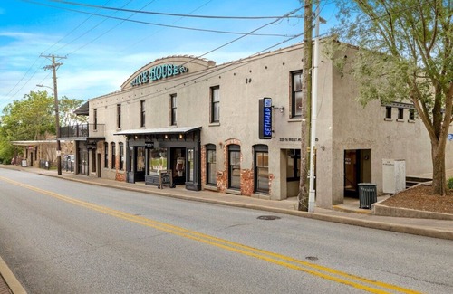 Fayetteville Apartment | The Ice Loft - In Entertainment District