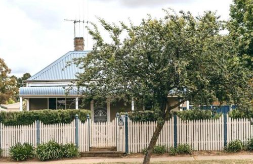 Orange East House | The Icely Cottage