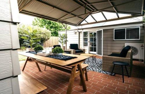 Orange East House | The Icely Cottage