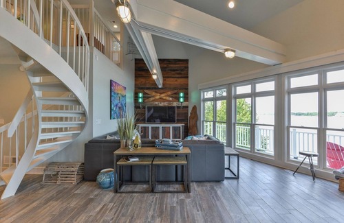 Prospect House | The Iconic Captain's Nest on the Ohio River