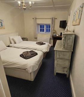 Abbotsbury Bed & Breakfast | The Ilchester Arms Hotel