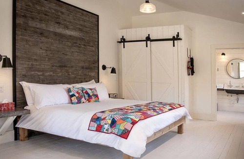 Quidi Vidi House | The Inn by Mallard Cottage - King Suite